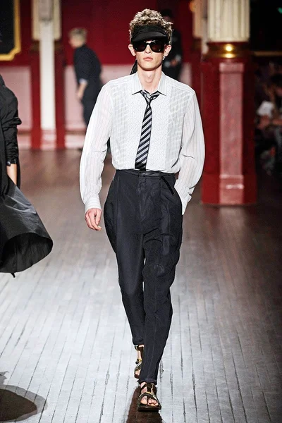 Look 12
